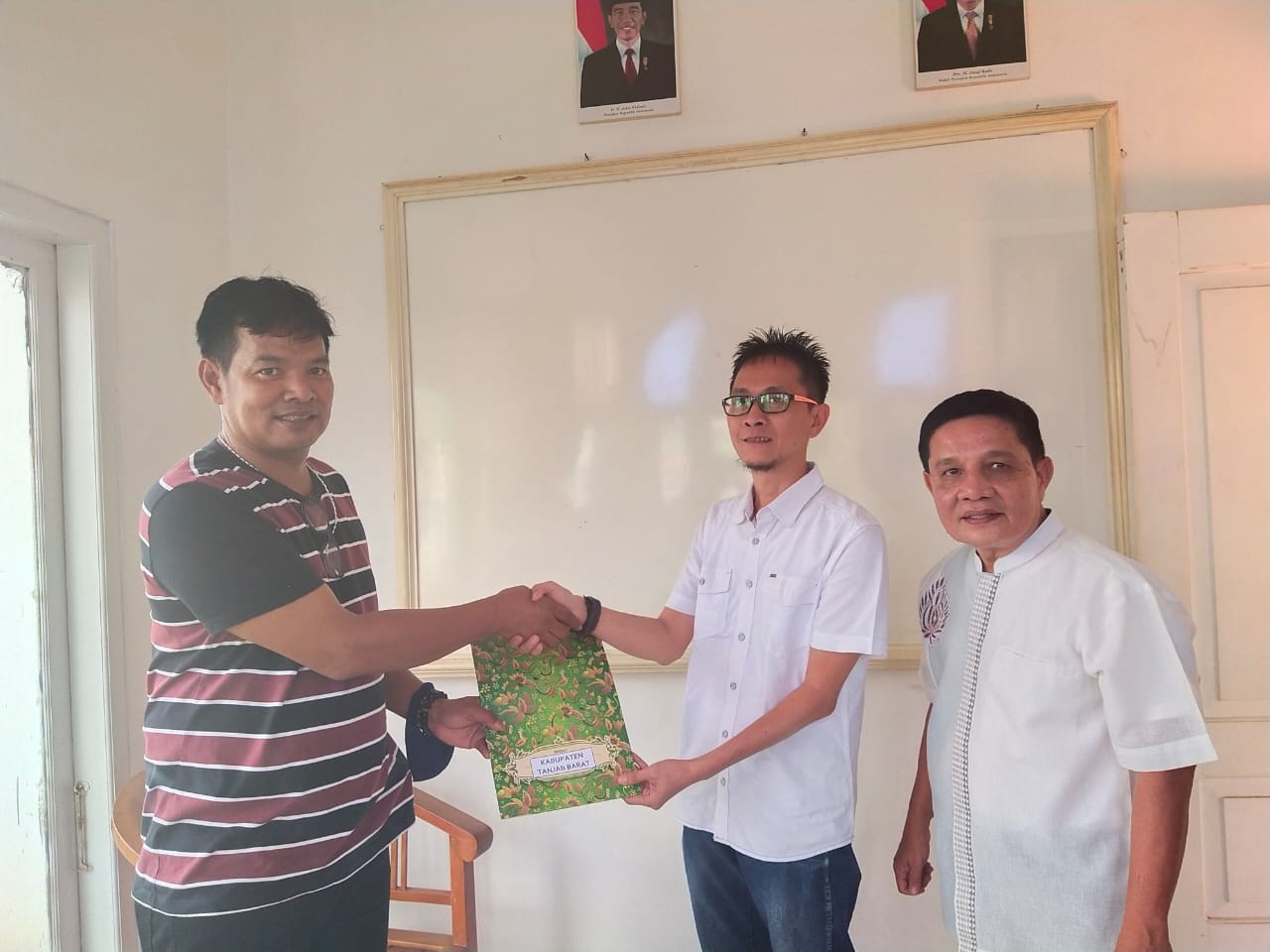 Serahkan SK Pengurus SMSI Kabupaten/Kota se Provinsi Jambi, Muhtadi: SMSI Sudah Resmi jadi Konstituen Dewan Pers