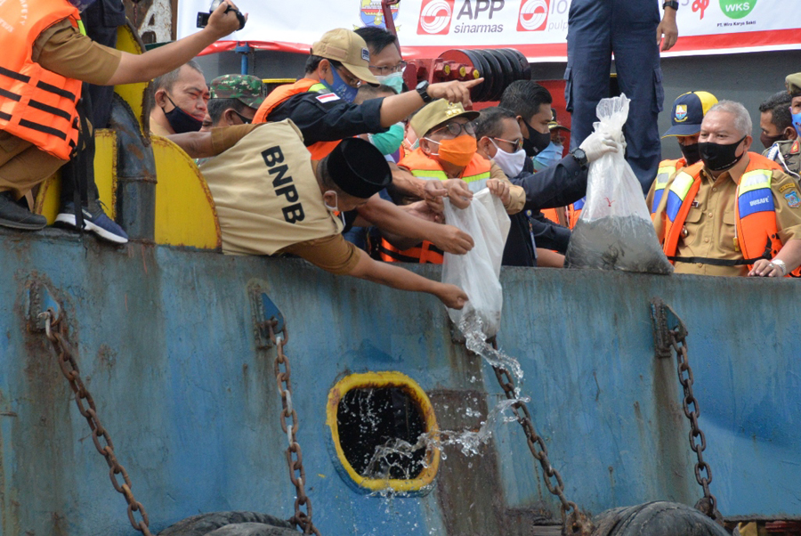 Fachrori Tinjau Pelaksanaan Protokol Covid-19 di PT Lontar Papyrus