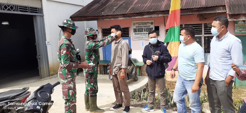Cegah Penyebaran Covid-19. Satgas TMMD  Ke-109 Kodim 0417/Kerinci Bagikan Masker