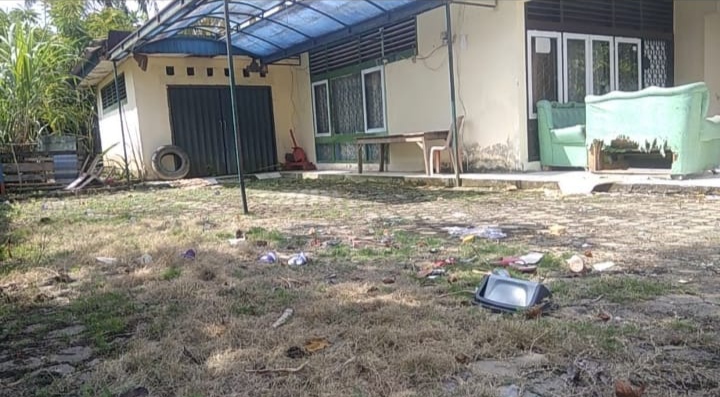 Rumah Dinas Camat Limun Terbengkalai