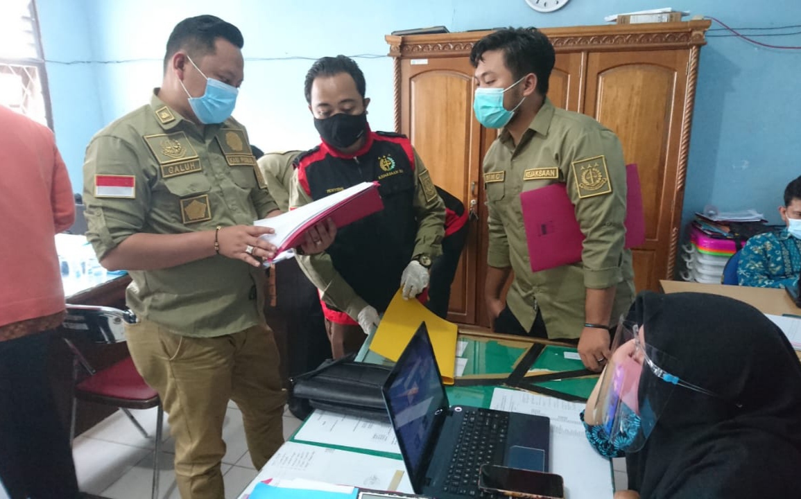 Tim Penyidik Kejari Bungo Geledah Kantor Dinas PMD Terkait Dugaan Korupsi Dusun Peninjau Pelayang