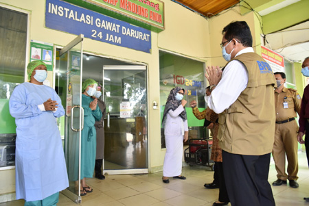 Pjs Gubernur Jambi Salurkan APD Covid-19 Ke RSU Abunjani Bangko