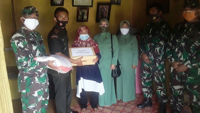 Sambut Hari Juang Kartika TNI AD, Kodim 0417/Kerinci Berikan Bantuan Sembako Untuk Warakawuri