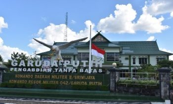 Wakasad TNI AD, Letjen TNI Herman Asaribab Tutup Usia, Korem 042 Gapu Kibarkan Bendera Setengah Tiang
