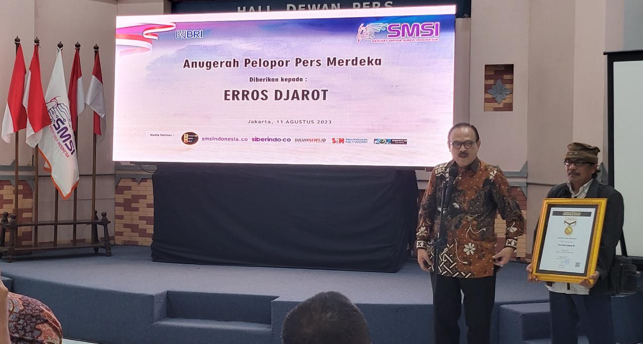 Budayawan Erros Djarot: Enggak usah merengek-rengek ke Kemenkominfo