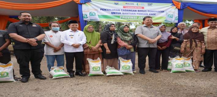 Provinsi Jambi Salurkan Bantuan Pangan dari Pemerintah Pusat, Gubernur Al Haris : Ini Membantu Masyarakat
