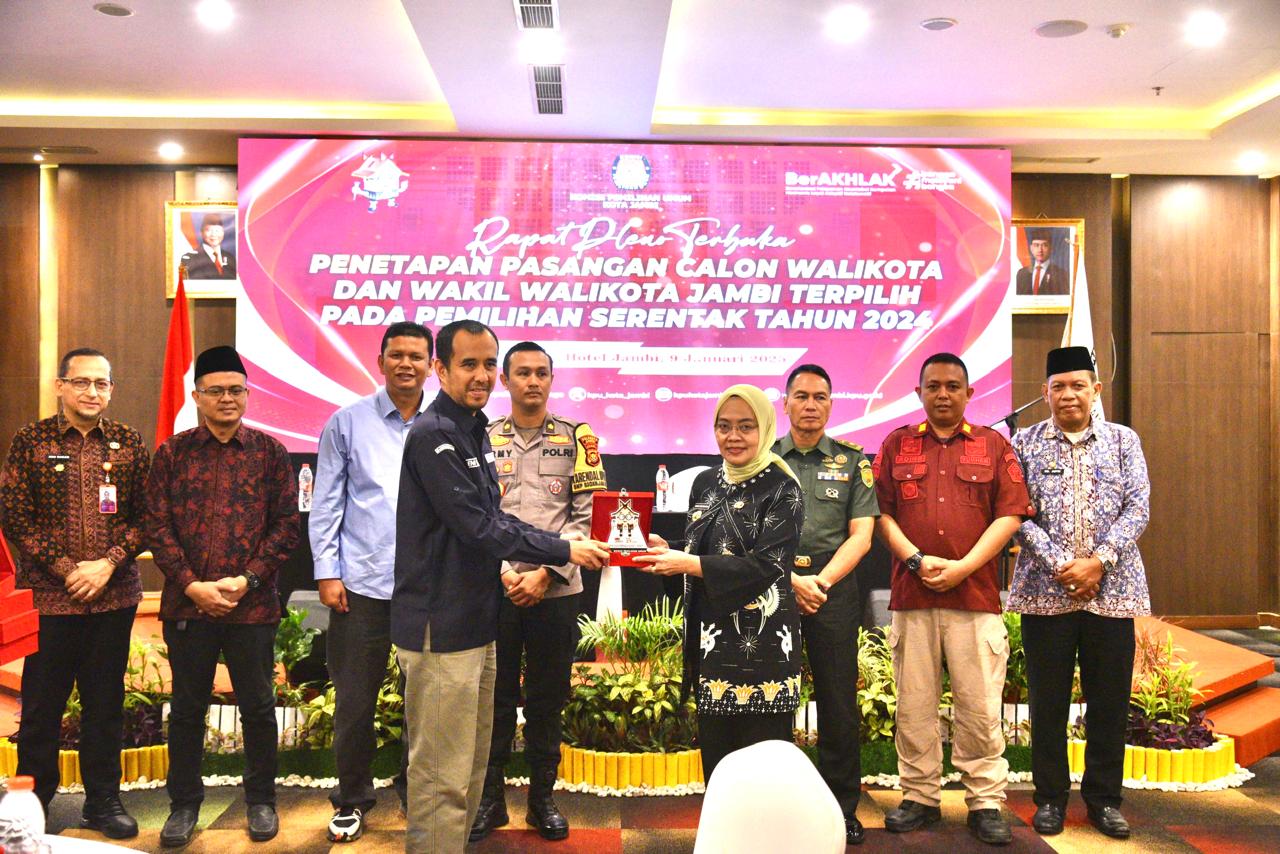 Pj Wali Kota Jambi Hadiri Pleno KPU Penetapan Wali Kota dan Wakil Wali Kota Jambi Hasil Pilkada Serentak Tahun 2024